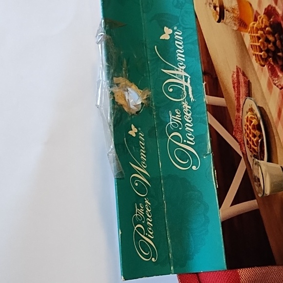 NWT Charming Check Table Runner - Picture 8 of 8